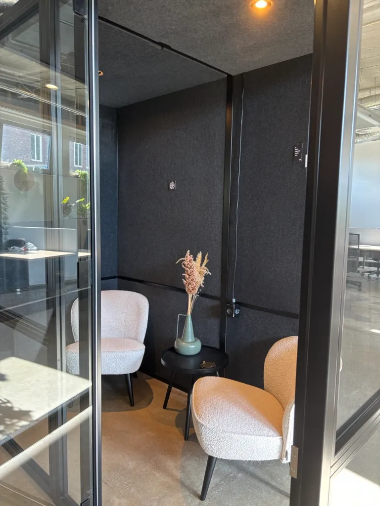 CeeCee BOW 2 zwart 1.0 3 groot.webp